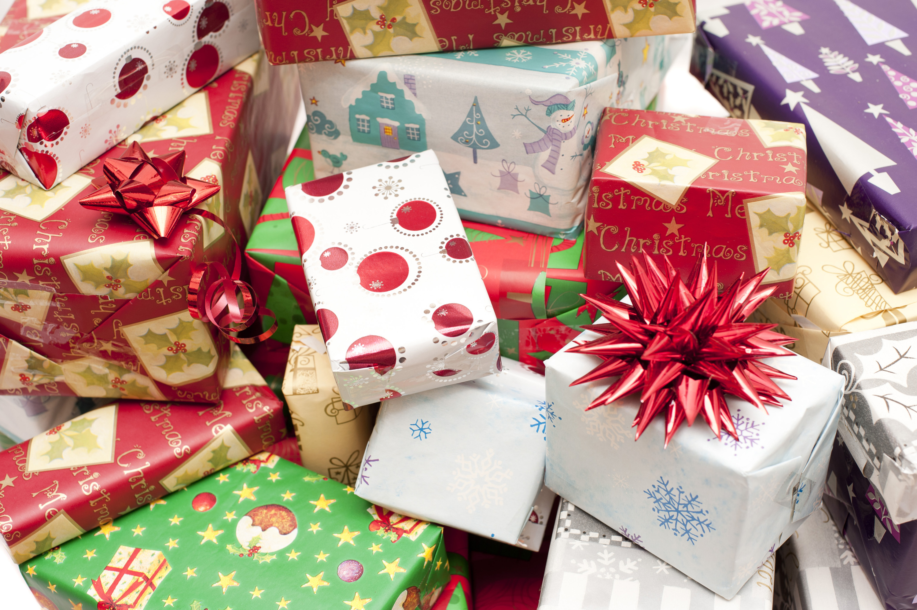 Photo of Pile of colorful assorted Christmas gifts Free christmas images